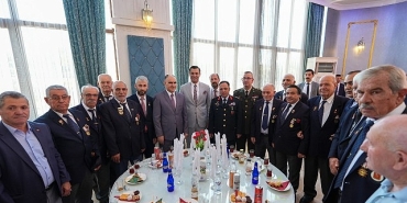 manisa-protokolu-bayramlasti.jpg