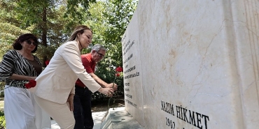 nazim-hikmet-konakta-anildi.jpg
