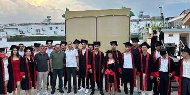 ogrencilerin-mezuniyet-sevinci.jpg