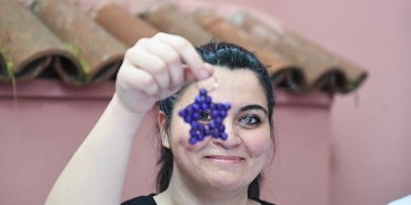 osmangazili-kadinlar-hemcinsleri-icin-hediye-anahtarlik-uretiyor.jpg