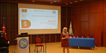 prof-dr-amanova-komuz-atalarimizin-sesi-ruhumuzun-aynasidir.jpg