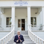 rektor-prof-dr-budak-ege-universitesi-ailesiyle-bayramlasti.jpg