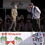 tiyatro-kirsalda-filizlendi-koy-sakinlerinin-hayati-degisti.jpg