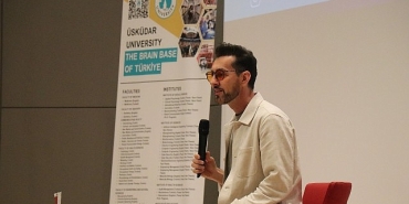 unlu-komedyen-max-amini-uskudarli-ogrencilerle-bulustu.jpg