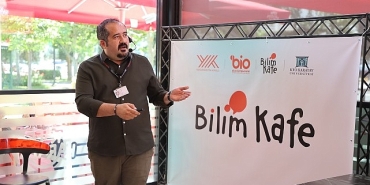 yapay-zekanin-gunumuze-ve-gelecege-etkisi-kto-karatay-universitesi-bilim-kafe-etkinliginde-ele-alindi.jpg