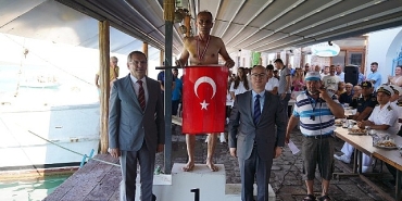 ayvalikta-99-denizcilik-ve-kabotaj-bayrami-coskuyla-kutlandi.jpg