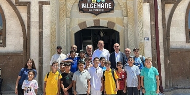 baskan-altay-ve-baskan-pekyatirmaci-bilgehanede-yaz-etkinliklerine-katilan-ogrencilerle-bulustu.jpg