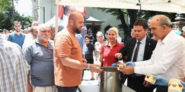 baskan-aydin-vatandaslara-asure-dagitti.jpg