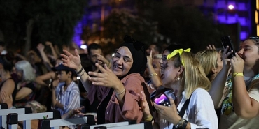 baskan-cercioglundan-kusadasinda-muzik-dolu-gece.jpg