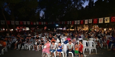 bornovada-acik-hava-sinemasiyla-gulmeye-devam.jpg