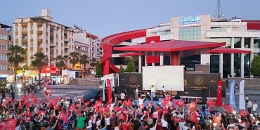 canik-belediyesinin-acik-hava-konser-ve-sinema-gecesi-cosku-dolu-anlara-sahne-oldu.jpg