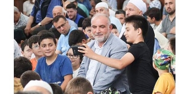 canikte-camiler-cocuk-sesleriyle-senlendi.jpg