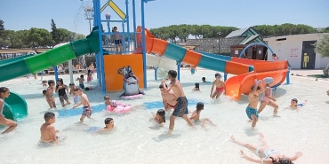 cocuklar-aquaparkta-serinlige-doydu-aileler-baskan-cerciogluna-tesekkur-etti.jpg
