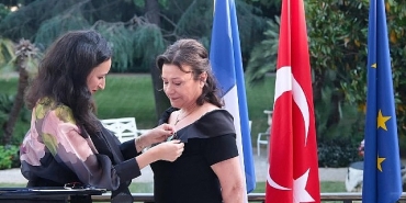 doc-dr-leman-figen-yilmaza-fransadan-sanat-ve-edebiyat-sovalyesi-nisani.jpg