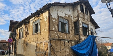 golcukte-korunmasi-gereken-kultur-varligi-binanin-restorasyonu-devam-ediyor.jpg