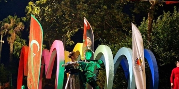 gurcu-dans-toplulugundan-kemerde-muhtesem-sov.jpg