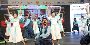 inegolun-kultur-ve-kardeslik-festivalinde-altin-mobilyanin-sahibi-kktc.jpg