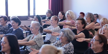konakta-kahkaha-yogasi.jpg