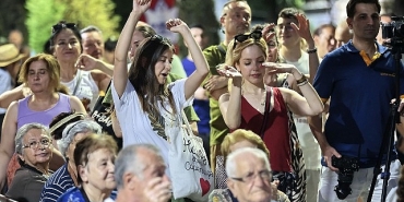 konakta-yazin-coskusu-muzikle-bulustu.jpg
