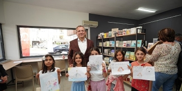 minik-karikaturistler-is-basinda-ayvalik-belediyesinden-cocuklara-renkli-bir-yaz-atolyesi.jpg
