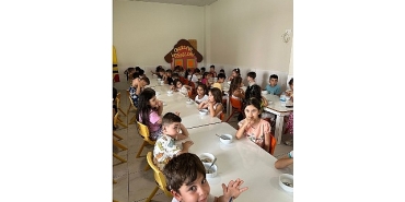 minik-ogrencilere-asure-ikrami.jpg