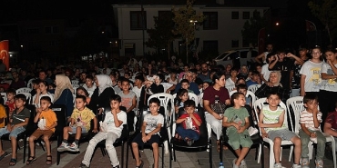 osmangazi-belediyesinin-sinema-gecelerine-yogun-ilgi.jpg