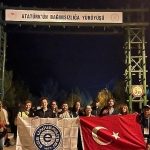ege-universitesi-ogrencileri-kocatepe-zafer-yuruyusune-katildi.jpg