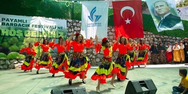 guzelbahcede-tatli-festival.jpg