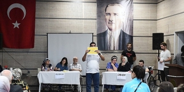 haciveliler-koyune-ataturk-bustu.jpg