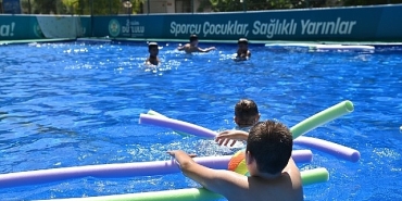 6-binden-fazla-ogrenci-yazi-havuzlarda-gecirdi.jpg