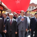 baskan-altay-4-tarihi-bedesten-alisveris-gunlerine-destek-veren-esnafa-ve-ziyaretcilere-tesekkur-etti.jpg