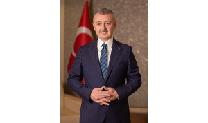 baskan-buyukakin-okula-yeni-baslayan-miniklere-basarilar-diledi.jpg