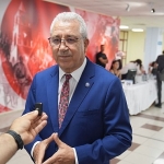 eude-rektor-prof-dr-budak-cicegi-burnunda-egelilerin-kayit-heyecanina-ortak-oldu.jpg