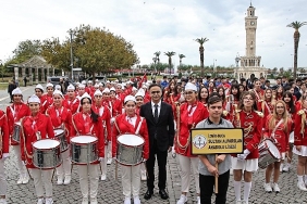 29-ekim-cumhuriyet-bayrami-etkinlikleri-izmirde-buyuk-bir-coskuyla-devam-ediyor.jpg