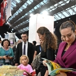ahmet-umit-antalya-kitap-fuarinda-okurlariyla-bulustu.jpg