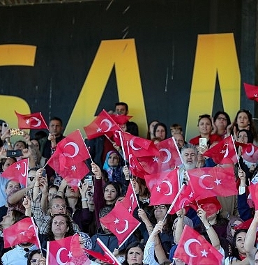 aliaga-ataturk-stadyumunda-cumhuriyet-coskusu.jpg