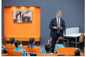baskan-tugay-kutuphanede-cocuklara-hikaye-okudu.jpg