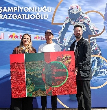 castrolden-sanat-ve-sporu-bulusturan-eser-devrim-renk-erbilden-toprak-razgatliogluna-isigin-ve-rengin-yolculugu.jpg
