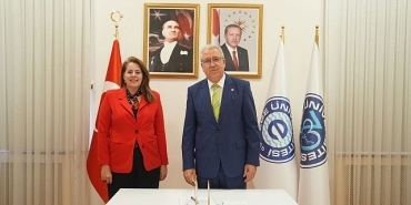 egeli-arastirmacilarin-urettigi-saglikta-guvenli-ilac-hazirlama-onlugu-faydali-model-belgesi-aldi.jpg