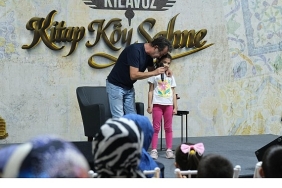 kilavuz-kitap-koyu-fuara-renk-katiyor.jpg