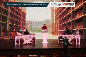 kitap-fuarinda-munazara-ve-muzikal-tiyatro-bir-arada.jpg