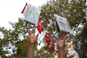 kocaelide-gelenek-bozulmadi-kitaplar-yine-ilk-agaclarda-acti.jpg