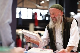 maksut-amca-kitap-benim-hayatim-diyor.jpg