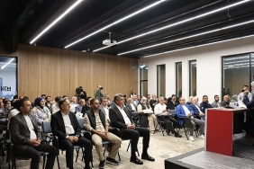 milletvekili-cakirdan-okuyucularina-siir-dinletisi.jpg