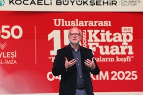 prof-dr-sayardan-kitap-fuarina-ovgu.jpg