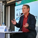 sinan-meydan-izkitapta-adim-adim-cumhuriyeti-anlatti.jpg