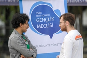 universiteli-gencler-izmire-festivalle-merhaba-dedi.jpg