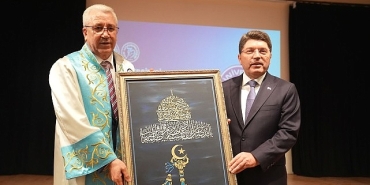 adalet-bakani-tunc-ege-universitesi-ile-gurur-duyuyoruz.jpg