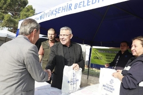 baskan-cercioglu-ata-tohumlarindan-uretilen-fideleri-koskte-vatandaslarla-bulusturdu.jpg