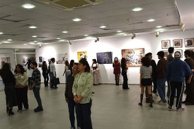 eu-izinde-iz-birakmak-sergisiyle-sanatseverleri-ataturkun-izinde-bulusturdu.jpg